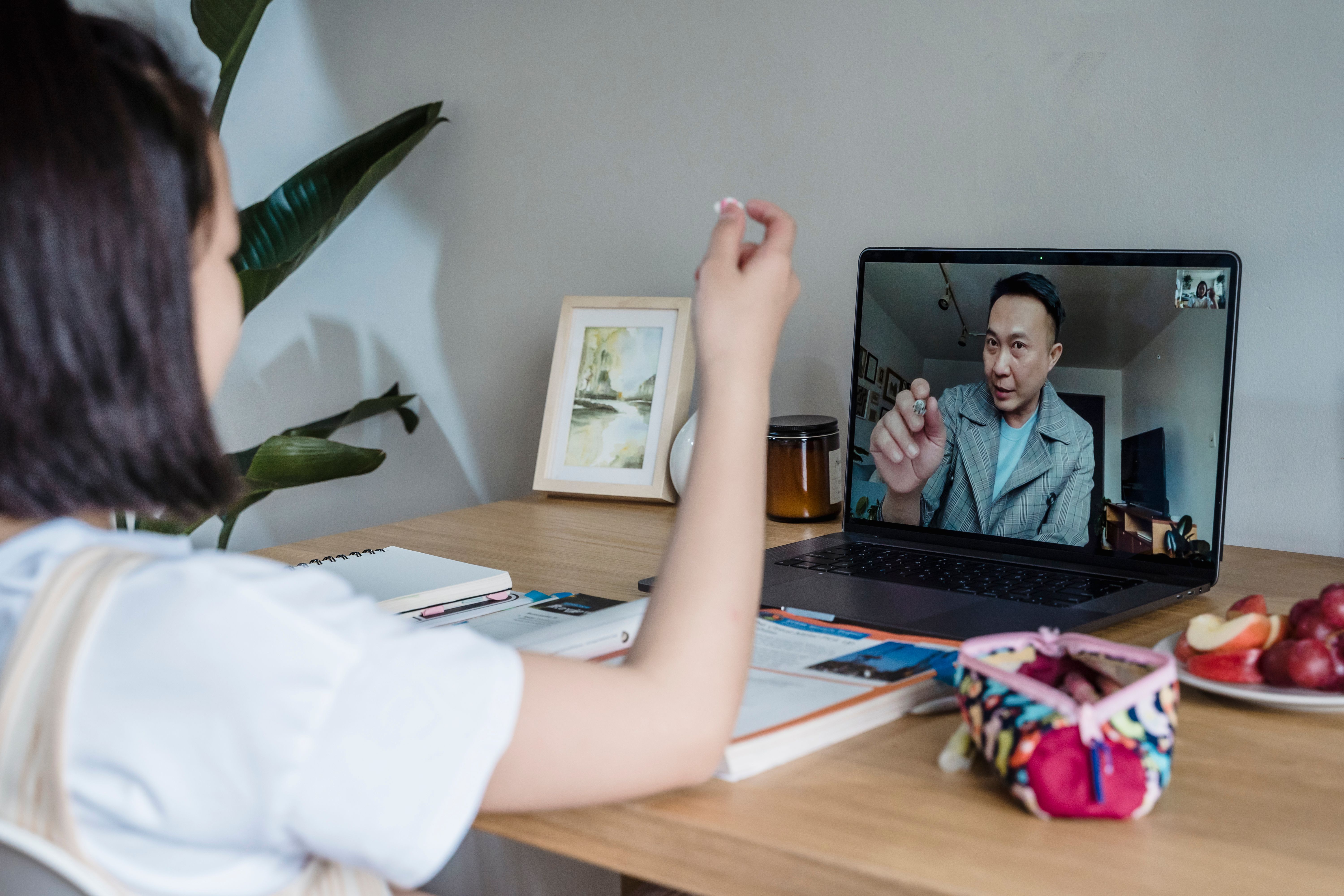 How an Online Maths Tutor Can Help Students Build Confidence in Maths