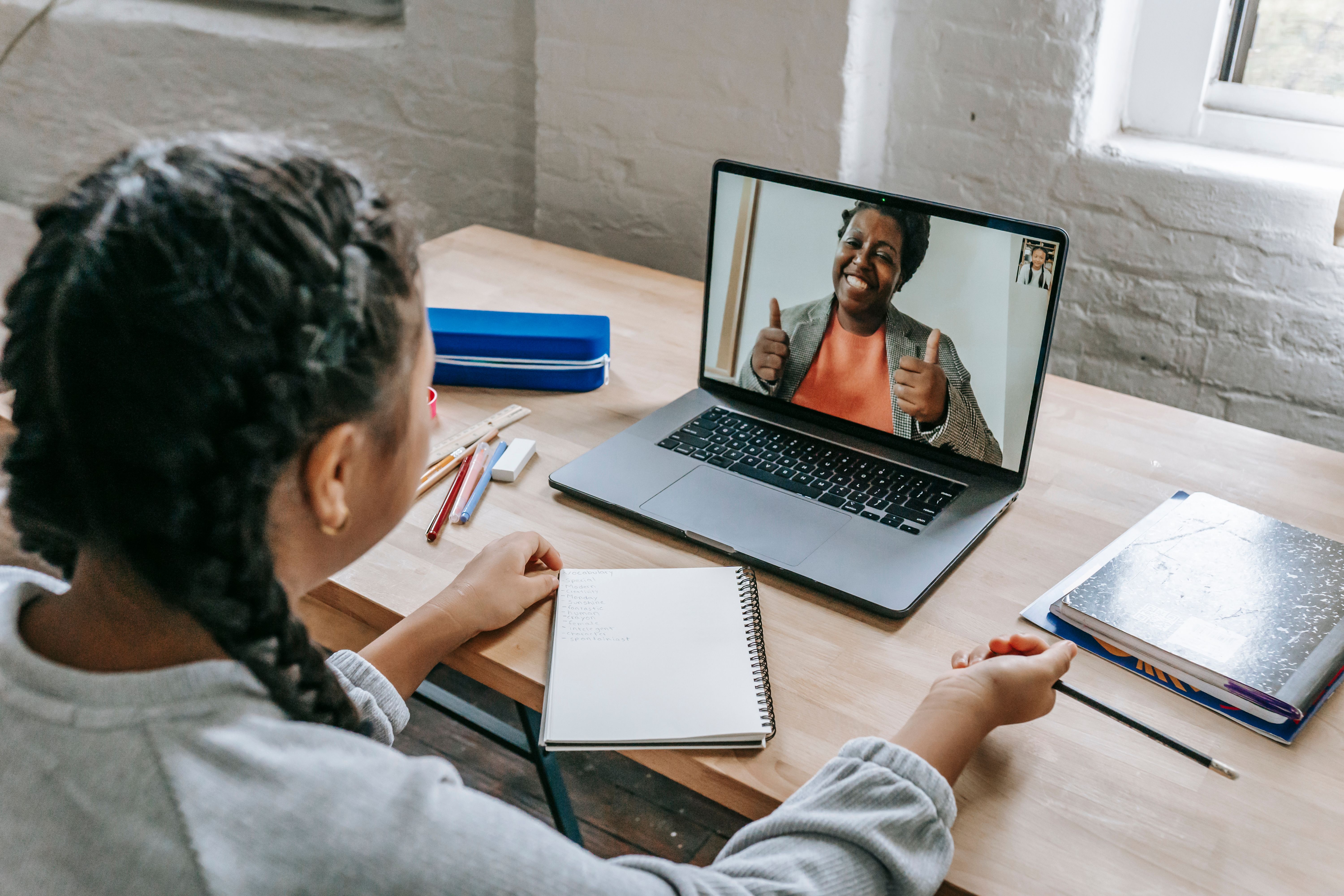 Online Tutoring vs Traditional Tuition: What Should Parents Know?